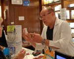 Carlo Verdone in farmacia come il Dr. House: 'Oggi ho risolto un altro caso'