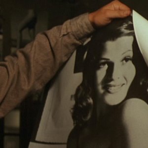 Le ali della libertà, Tim Robbins con il poster di Rita Hayworth