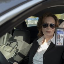 Watchmen: Jean Smart in una scena della serie