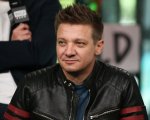 Jeremy Renner risponde alle accuse dell'ex moglie