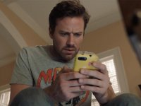 Armie Hammer: per il compleanno la madre gli ha regalato una vasectomia