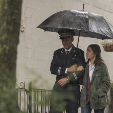Modern Love: Cristin Milioti e Laurentiu Possa in una scena del primo episodio