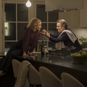 Modern Love: Julia Garner e Shea Whigham in un momento del sesto episodio