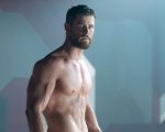Chris Hemsworth: l'allenamento a petto nudo che fa dimenticare il Thor Grasso (VIDEO)
