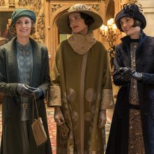 Downton Abbey: Michelle Dockery, Elizabeth McGovern e Laura Carmichael in una scena del film