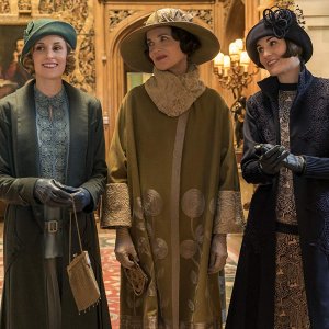 Downton Abbey: Michelle Dockery, Elizabeth McGovern e Laura Carmichael in una scena del film