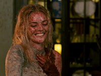 Azrael: Samara Weaving ricoperta di sangue nella prima immagine dell'horror