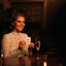 Finchè morte non ci separi: Samara Weaving in una scena del film