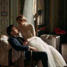 Finchè morte non ci separi: Mark O'Brien e Samara Weaving in  una scena del film