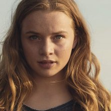 Vicino all'orizzonte: un primo piano di Luna Wedler