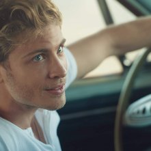 Vicino all'orizzonte: un primo piano di Jannik Schümann