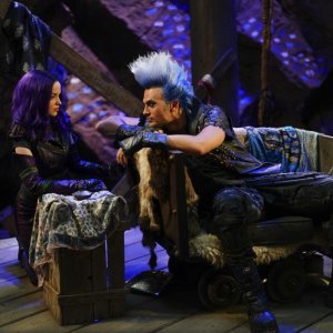 Descendants 3: Cheyenne Jackson, Dove Cameron in una scena del film