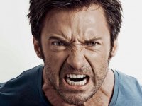 Hugh Jackman si trasforma in Wolverine per la gioia di un fan!