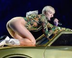 Miley Cyrus: le foto sexy sfidano le censure di Instagram