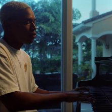 Waves: Kelvin Harrison Jr. in una scena del film