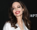 Angelina Jolie, la prevenzione al cancro e le cicatrici: 'Ho più possibilità di essere viva'