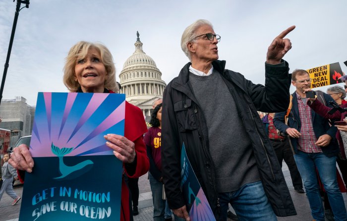Jane Fonda arrestata per la terza volta e insieme a lei c'era Ted Danson