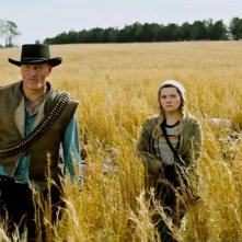 Zombieland: Doppio colpo, i protagonisti in un campo di grano