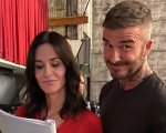 Courteney Cox e David Beckham sexy in vasca da bagno per Modern Family