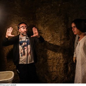 L'uomo del Labirinto: Donato Carrisi e Valetina Bellè sul set