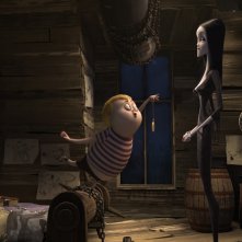 La famiglia Addams: Morticia e Pugsley in una scena del film