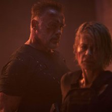 Terminator: Destino Oscuro, Linda Hamilton e Arnold Schwarzenegger in una scena del film