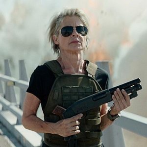 Terminator: Destino Oscuro, Linda Hamilton in una scena del film
