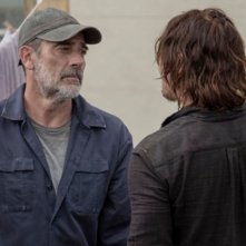 The Walking Dead: Jeffrey Dean Morgan in una scena dell'episodio Ascolta, della decima stagione