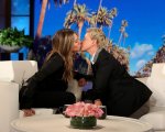 Jennifer Aniston e il bacio lesbo a Ellen DeGeneres in diretta TV (VIDEO)