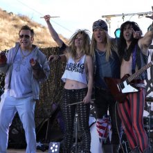 Dead Ant: una scena con Tom Arnold, Jake Busey, Leisha Hailey, Rhys Coiro