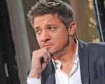 Jeremy Renner: ex moglie lo accusa di aver morso la figlia di 6 anni