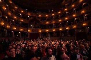 Patrick Stewart imprime le mani nella Lucca Walk of Fame