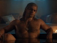 The Witcher, Henry Cavill nudo in vasca da bagno: il trailer ricrea la scena del videogioco