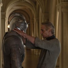 Watchmen: Jeremy Irons in una scena del terzo episodio