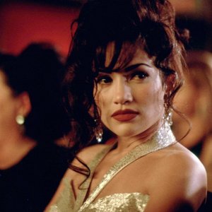 Selena: Jennifer Lopez in una scena