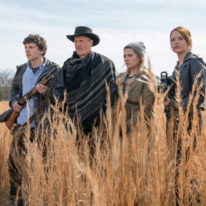 Zombieland: Doppio colpo: una scena con Woody Harrelson, Jesse Eisenberg, Abigail Breslin, Emma Stone