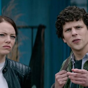 Zombieland: Doppio colpo: Jesse Eisenberg, Emma Stone in una scena del film