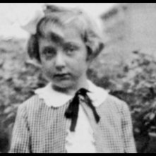 #AnneFrank - Vite Parallele: una foto di Helga Weiss