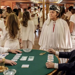 Sono solo fantasmi: Christian De Sica in una scena del film