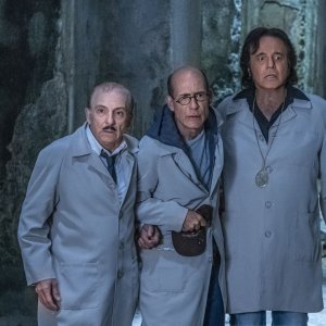 Sono solo fantasmi: Christian De Sica, Gianmarco Tognazzi e Carlo Buccirosso in  una scena del film