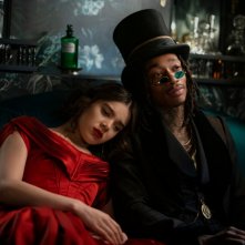 Dickinson: Hailee Steinfeld in una foto accanto a Wiz Khalifa