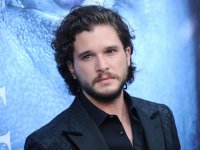 Eternals: Kit Harington con indosso il costume del Cavaliere Nero nella foto dal set?