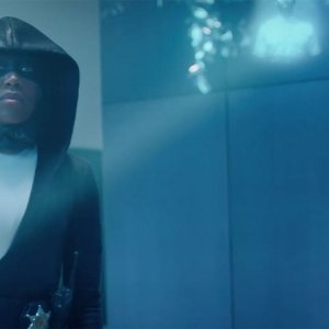 Watchmen: Sister Night in una sequenza dell'episodio 1x04