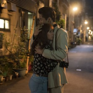 Dove la terra trema: Alicia Vindaker e Naoki Kobayashi in una scena del film