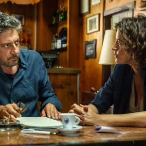 Pezzi unici: un'immagine di Sergio Castellito in un momento della serie