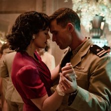 Midway: una scena con Mandy Moore e Ed Skrein