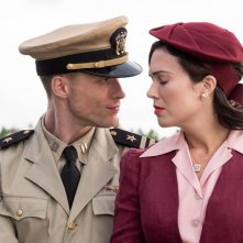 Midway: Mandy Moore, Ed Skrein in una scena del film