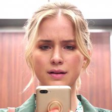 Countdown: Elizabeth Lail in una scena del film