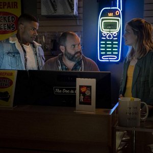 Countdown: Jordan Calloway, Tom Segura, Elizabeth Lail in una scena del film