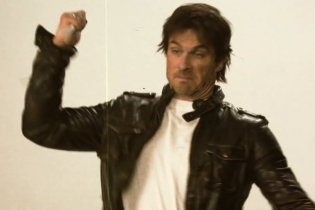 V-Wars - Featurette 'Ian Somerhalder e il kit anti-vampiri'